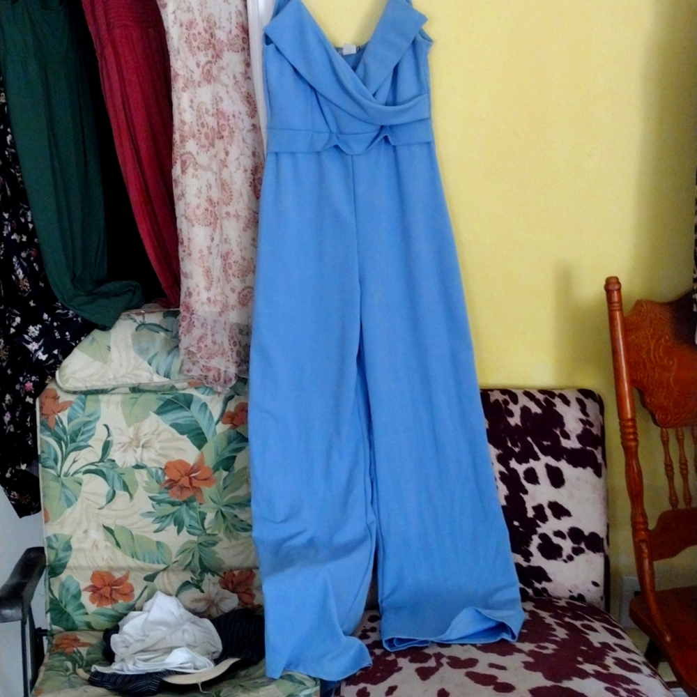 Really cute light blue romper pantsuit, sleeveless looks great on flare-out legs